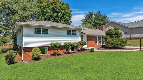 5717 Cherry St, Ooltewah, TN 37363