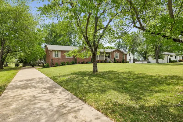281 Lake Terrace Dr, Hendersonville, TN 37075