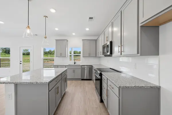 2564 Peaceful Valley Dr, Columbia, TN 38401