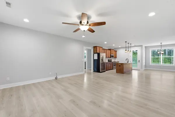 2648 Wayside Rd, Manchester, TN 37355