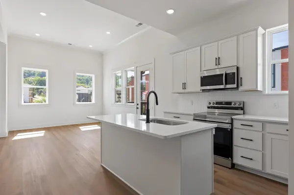 1792 S Watkins Street #305, Chattanooga, TN 37404