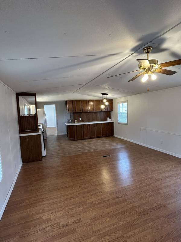 131 Walnut St, Cowan, TN 37318