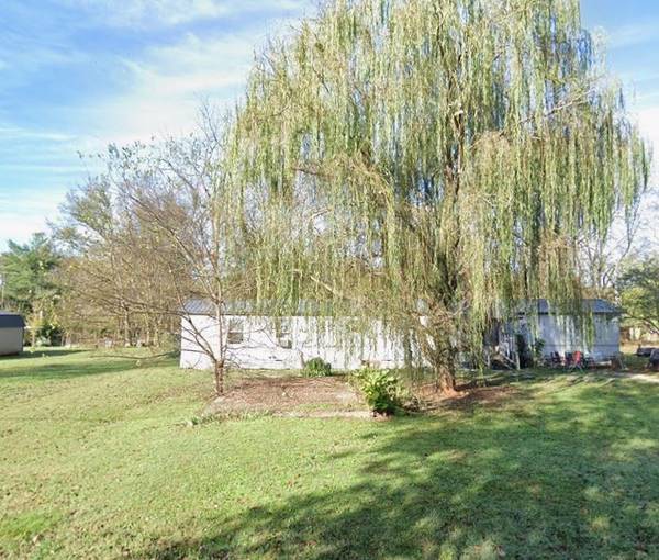 131 Walnut St, Cowan, TN 37318
