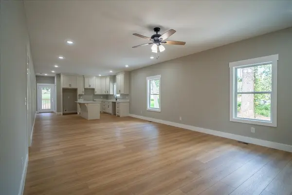 290 Devin Dr, Lawrenceburg, TN 38464