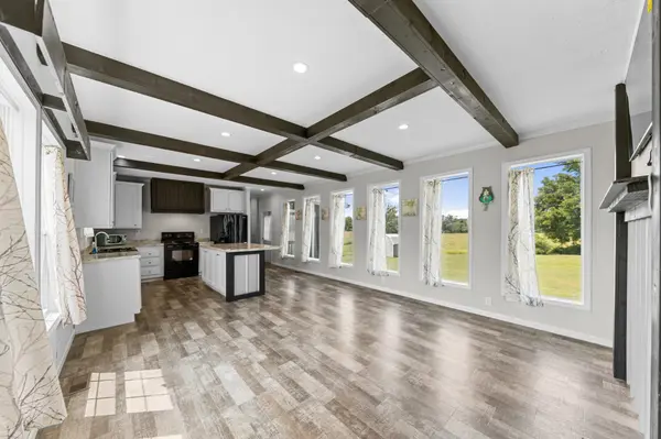 2863 N Cross Bridges Rd, Columbia, TN 38401