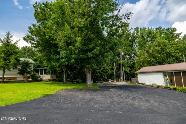 449 Mountain Thrush Drive, Townsend, TN 37882