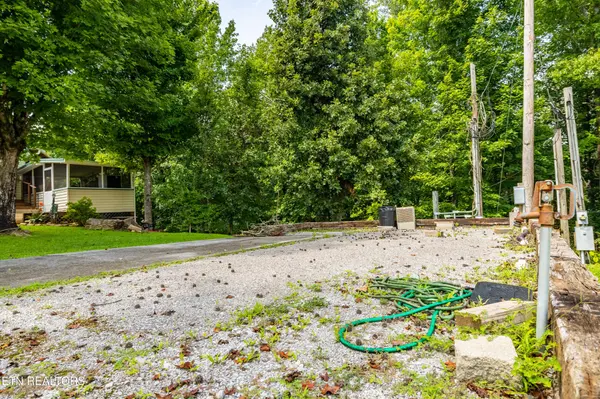 449 Mountain Thrush Drive, Townsend, TN 37882