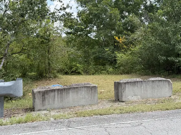 913 Riverside Dr, Columbia, TN 38401