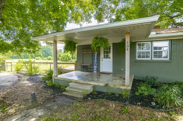 134 Old Huntsville Rd, Fayetteville, TN 37334
