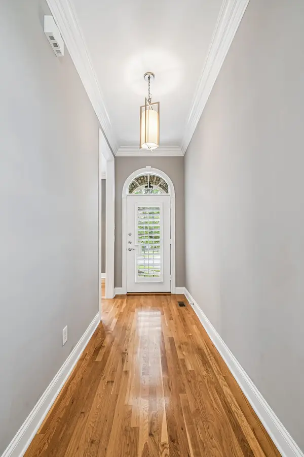 1027 Isaac Franklin Dr, Gallatin, TN 37066