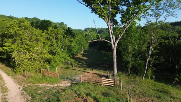 1820 New Highway 7, Columbia, TN 38401