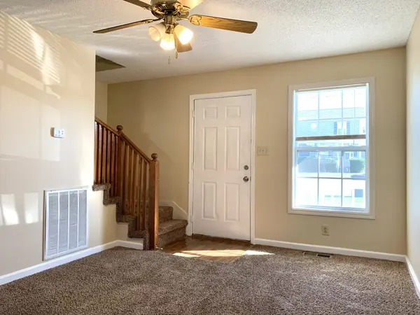 819 Flyer Ct, Oak Grove, KY 42262