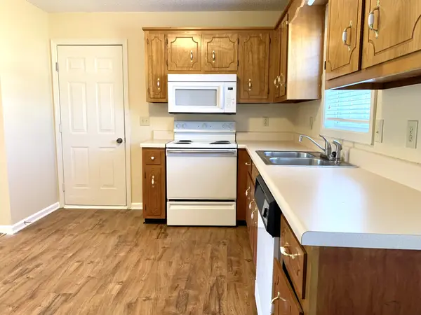819 Flyer Ct, Oak Grove, KY 42262