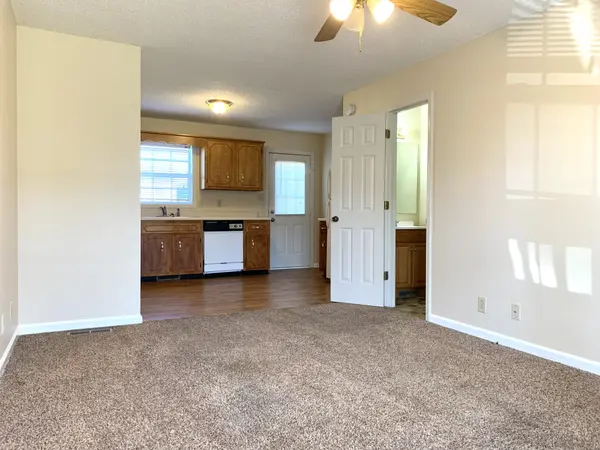 819 Flyer Ct, Oak Grove, KY 42262