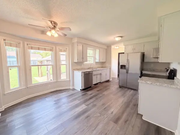 1227 Crystal Dr, Clarksville, TN 37042