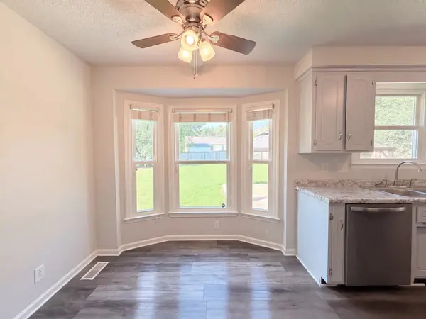 1227 Crystal Dr, Clarksville, TN 37042