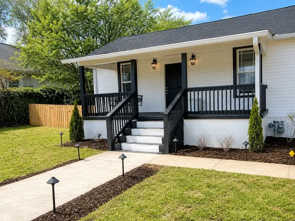612 W 9th St, Columbia, TN 38401