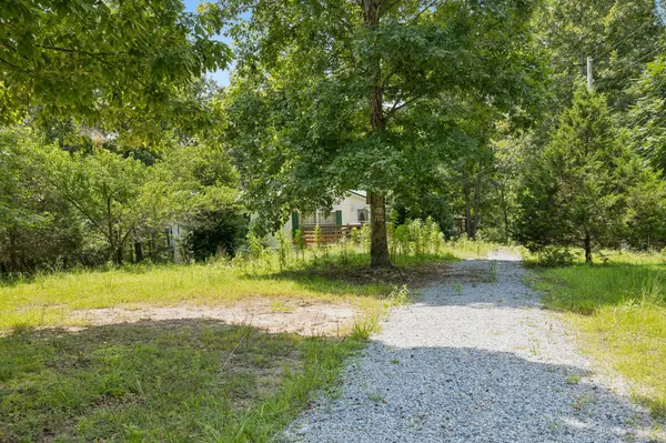 12007 Woodland Trl, Nunnelly, TN 37137