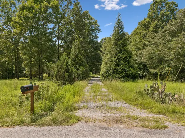 12007 Woodland Trl, Nunnelly, TN 37137