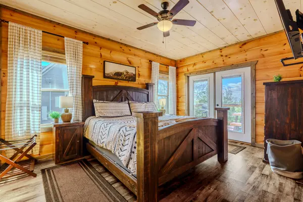 2053 Eagle Feather Dr, Sevierville, TN 37876