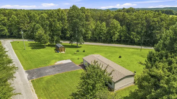 55 Raccoon Creek Rd, Crossville, TN 38572