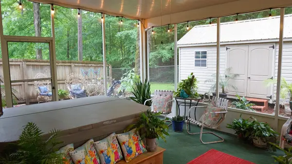 100 Canary Dr, Dickson, TN 37055