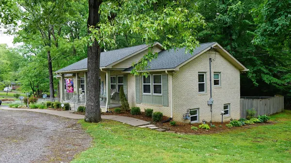 100 Canary Dr, Dickson, TN 37055