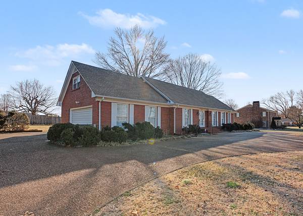 1206 Toben Ter, Lawrenceburg, TN 38464