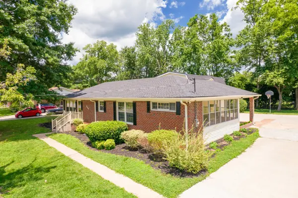1117 Peninsula Dr, Gallatin, TN 37066