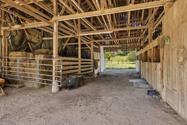 3025 Knob Creek Rd, Columbia, TN 38401