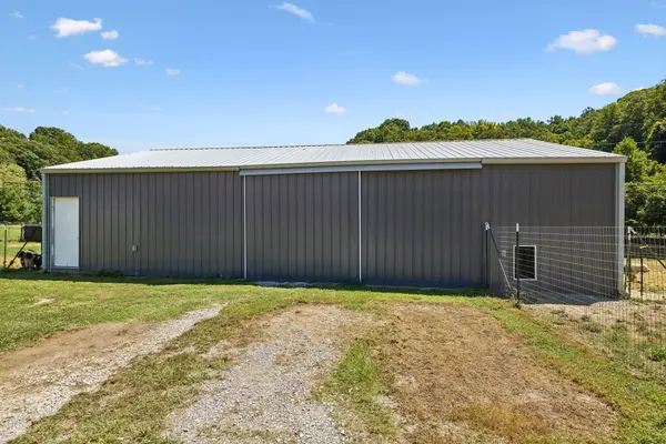 3025 Knob Creek Rd, Columbia, TN 38401