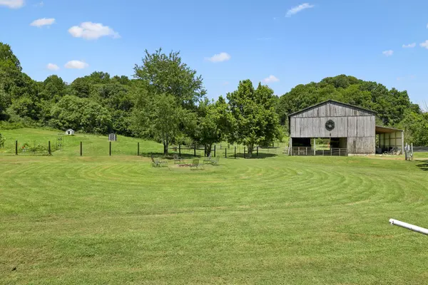 3025 Knob Creek Rd, Columbia, TN 38401