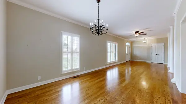 2010 Riverview Dr, Murfreesboro, TN 37129