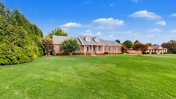 2010 Riverview Dr, Murfreesboro, TN 37129