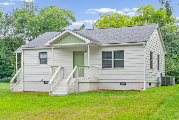 914 W Happy Hollow Dr, Clarksville, TN 37040