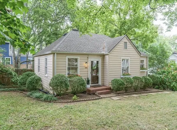2725 Sharondale Ct, Nashville, TN 37215