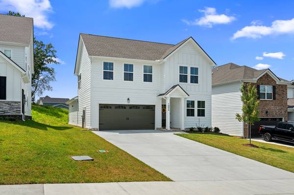 1084 Large Poppy Dr, La Vergne, TN 37086