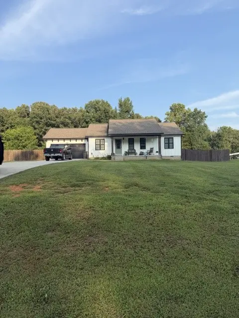 225 Golf Shores Dr, Winchester, TN 37398