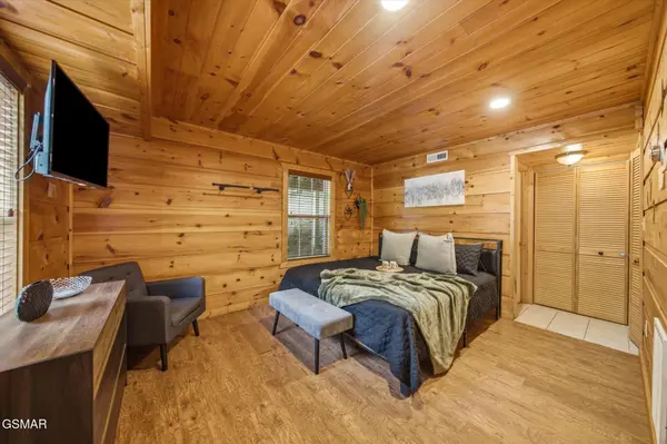 656 Morning Mist Way, Gatlinburg, TN 37738