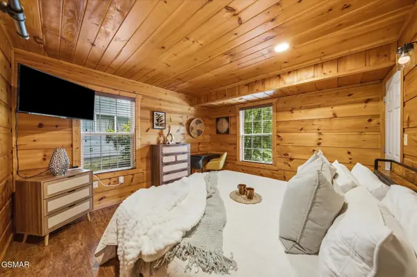 656 Morning Mist Way, Gatlinburg, TN 37738