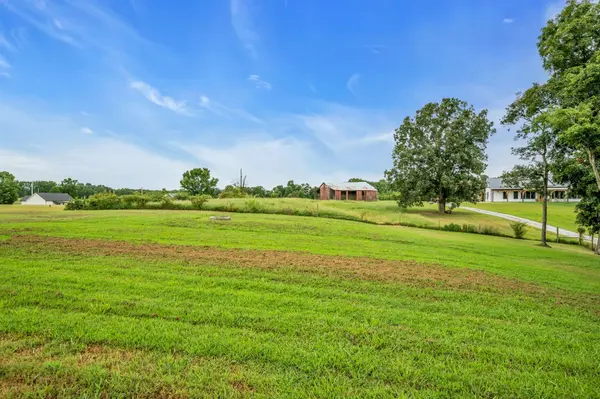 1427 Ridge Rd, Dickson, TN 37055