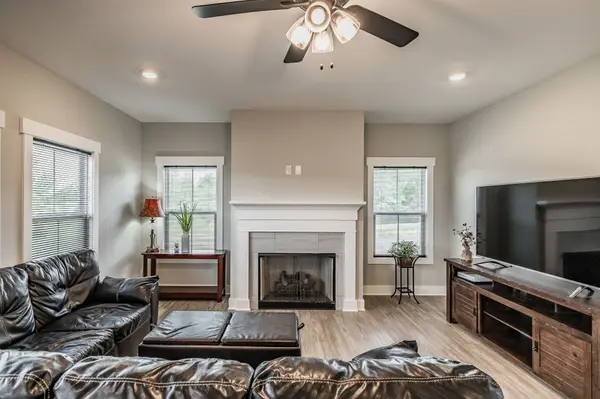 1017 Camden Trl, Greenbrier, TN 37073
