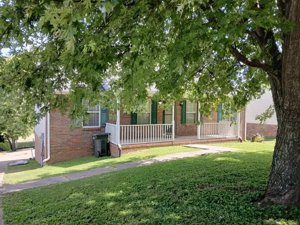 2502 17th Ave #E, Springfield, TN 37172
