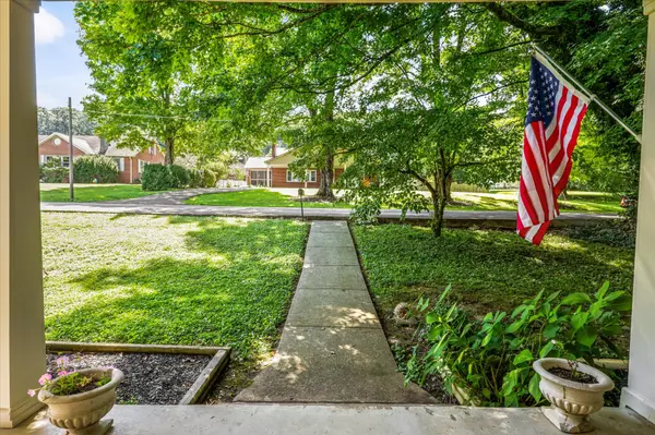 8 W Farrell St, Niota, TN 37826
