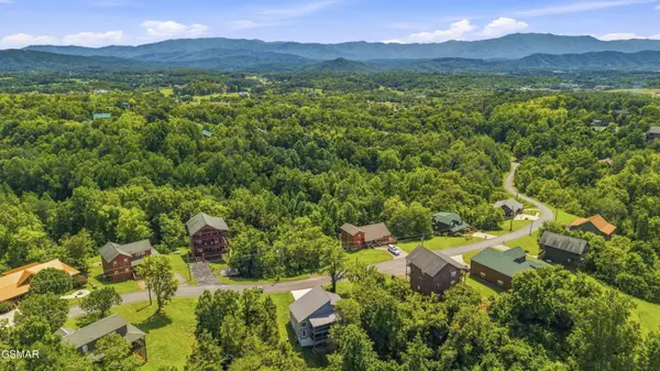 353 Oak Lake Drive Drive, Sevierville, TN 37876