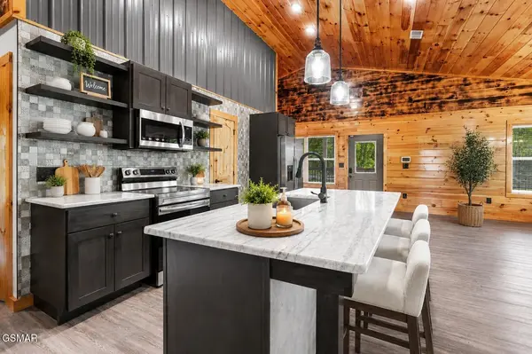 353 Oak Lake Drive Drive, Sevierville, TN 37876