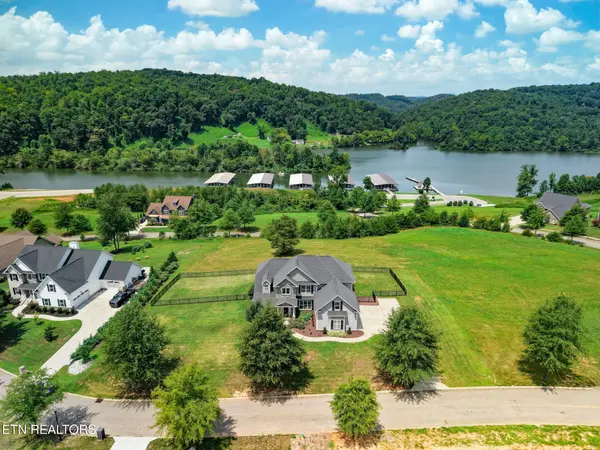 102 Pineberry West Rd, Oak Ridge, TN 37830