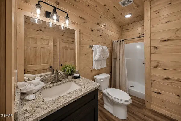 2252 Misty Shadows Drive, Sevierville, TN 37862