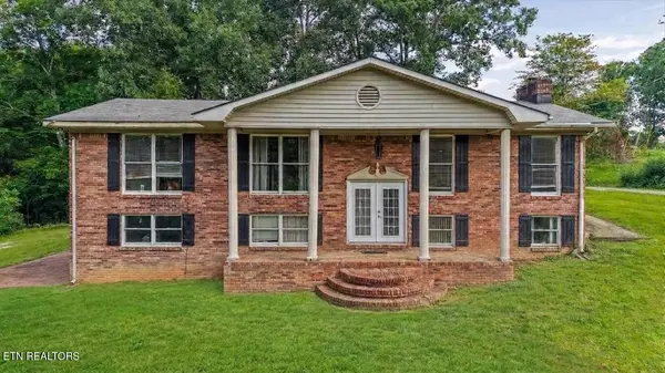 1696 Clouds Rd, New Tazewell, TN 37825