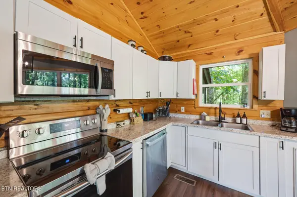 707 Maple Court, Gatlinburg, TN 37738